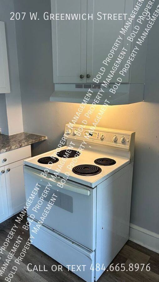 207 W Greenwich St #3 - Photo 7 of 7