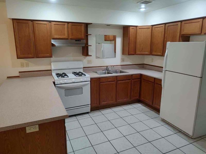878 Valley St #B - Photo 3 of 15