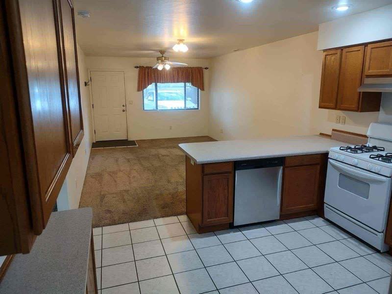 878 Valley St #B - Photo 4 of 15