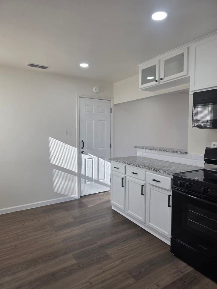 4712 Devonshire Dr - Photo 4 of 15