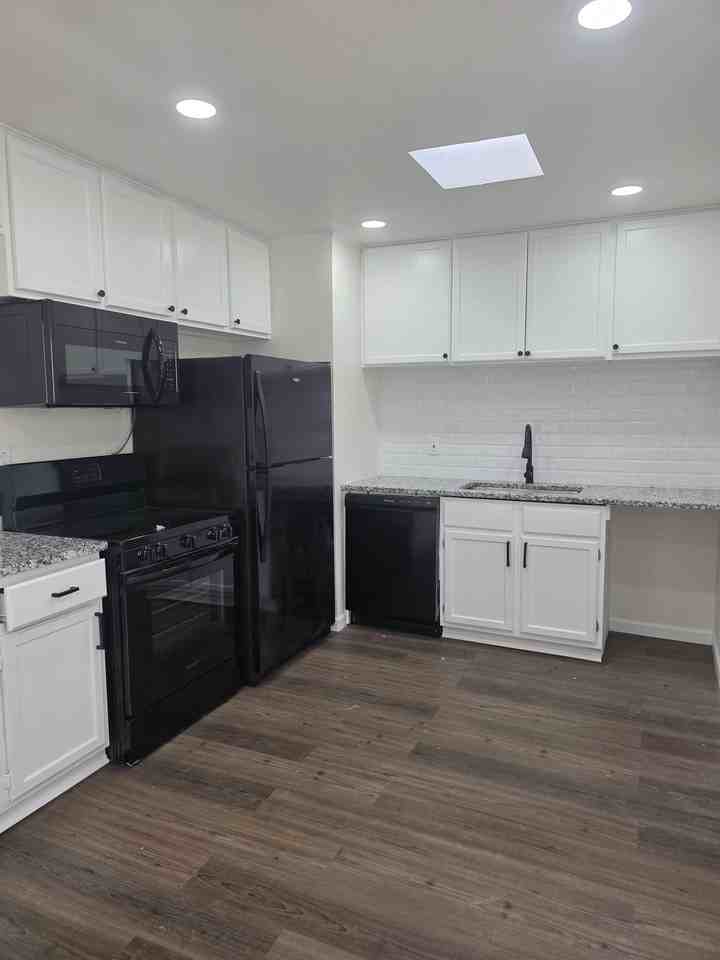 4712 Devonshire Dr - Photo 5 of 15