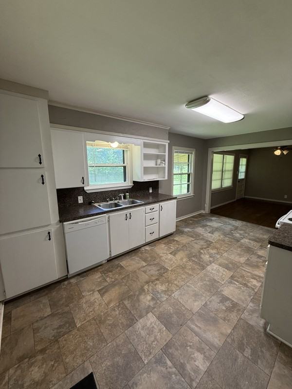 1106 Dawn St - Photo 3 of 14