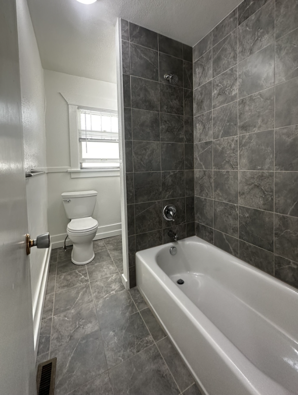 430 S Grant St - Photo 4 of 7