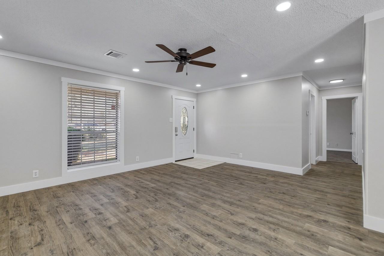 32 Forest Dr - Photo 4 of 22