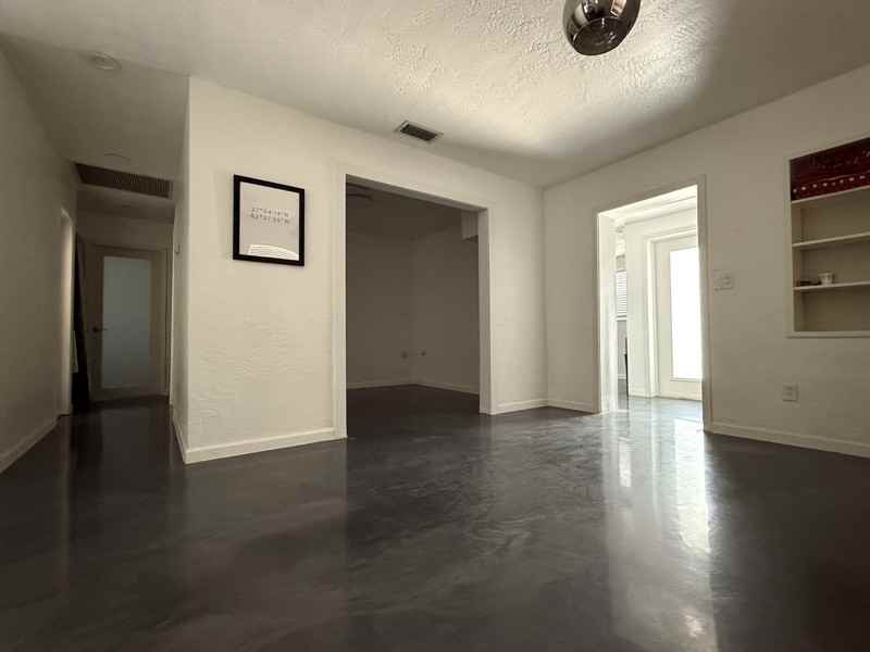 4034 S West Shore Blvd - Photo 2 of 20