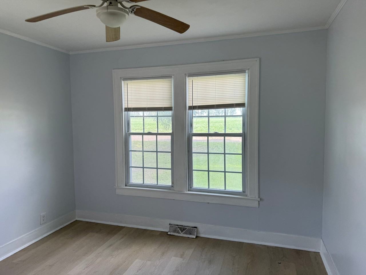 1117 W Semmes Ave - Photo 5 of 8