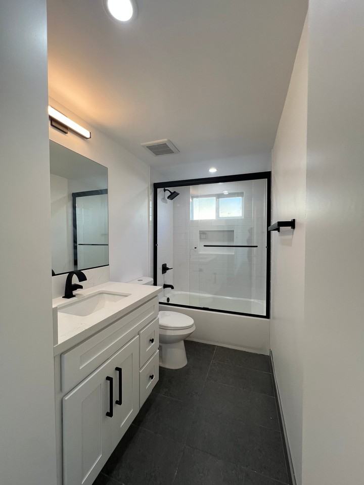 4816 Hedda St #1 - Photo 5 of 10