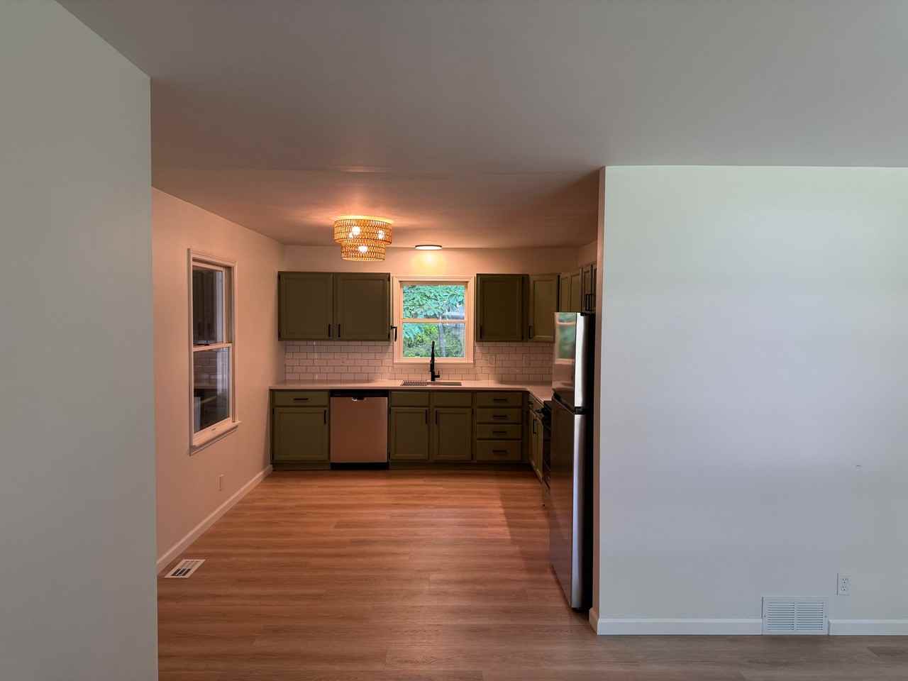 18068 Meyers Dr - Photo 2 of 15