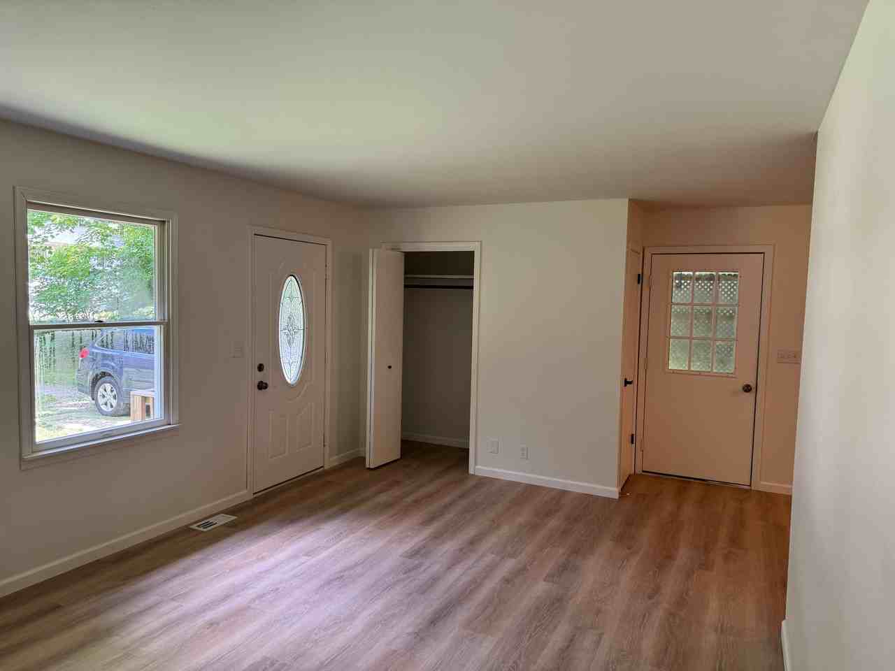 18068 Meyers Dr - Photo 3 of 15
