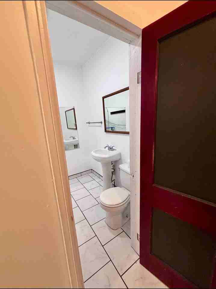 3213 S Main St - Photo 4 of 8