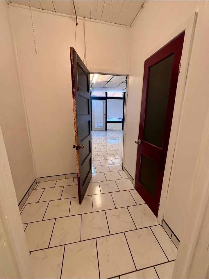 3213 S Main St - Photo 5 of 8