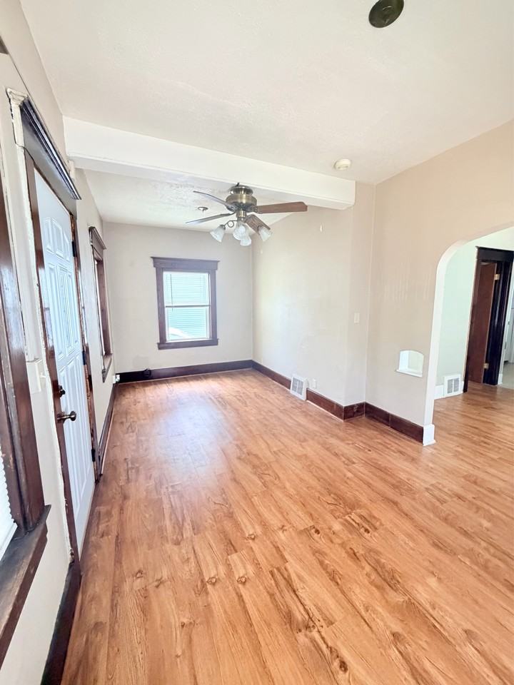 428 S Clemens Ave #1 - Photo 3 of 24