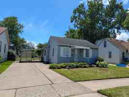 featured image of 21712 Lakeview St