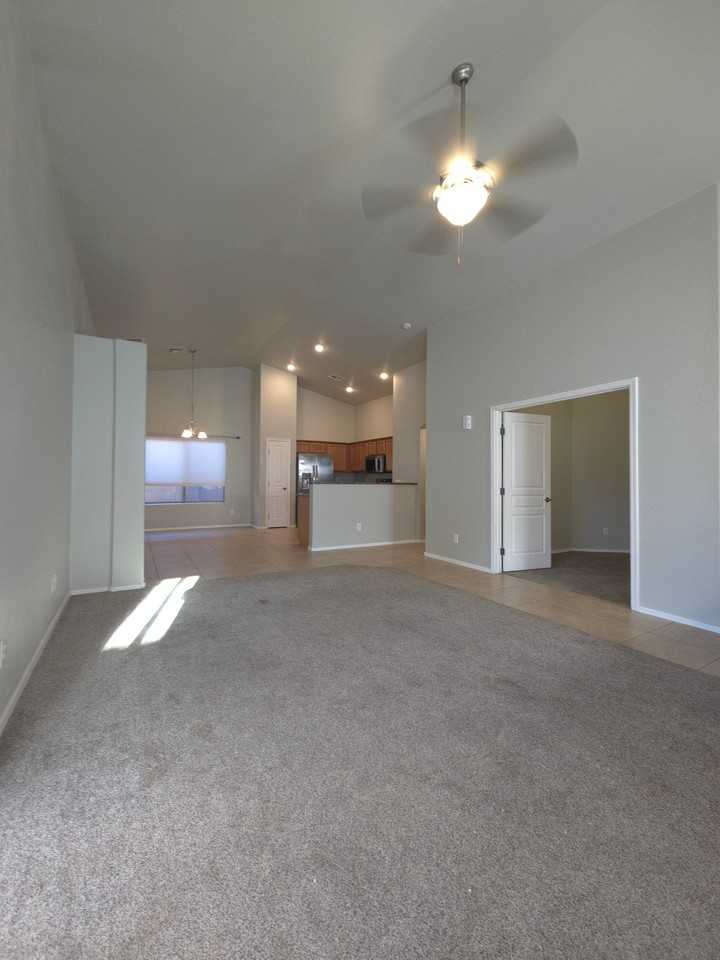2570 E Silversmith Trl - Photo 3 of 33