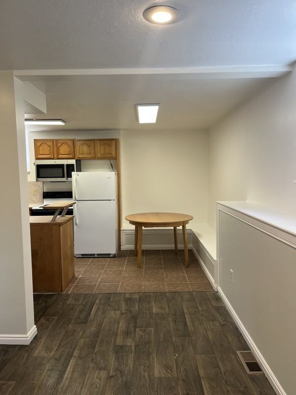 719 E St - Photo 3 of 9