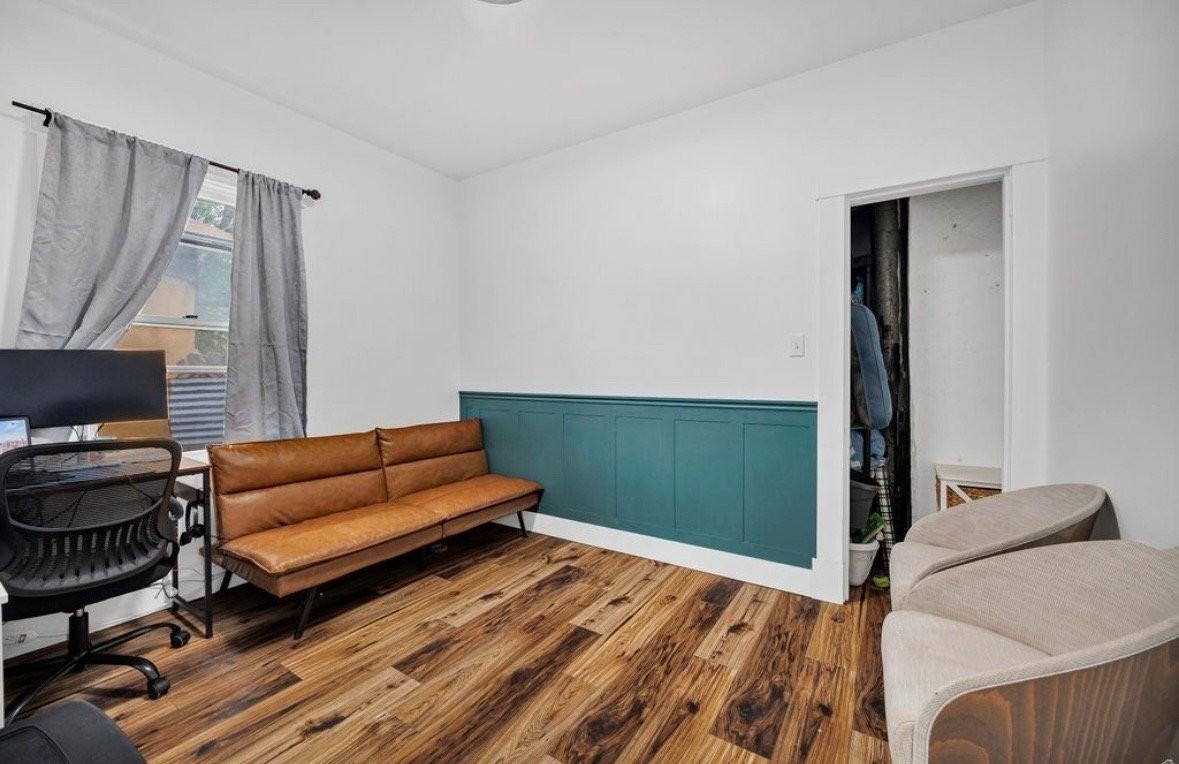 2021 Gramercy Ave - Photo 6 of 9