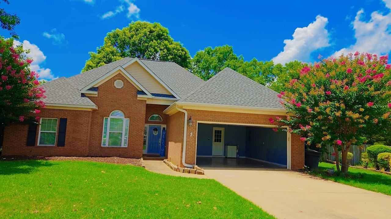 127 Montrose Ln - Photo 3 of 13