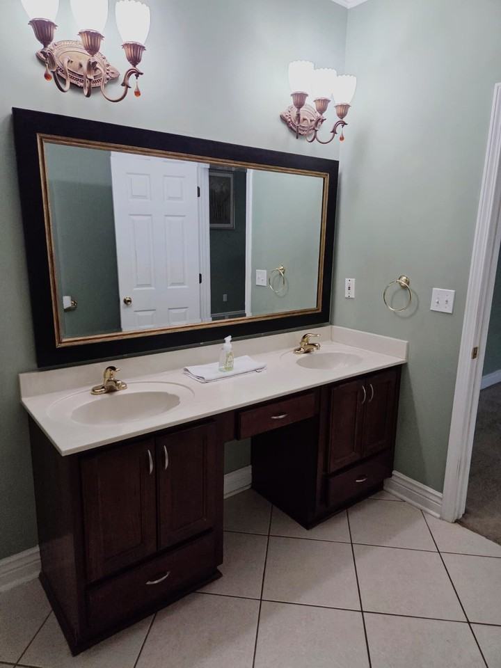 127 Montrose Ln - Photo 4 of 13
