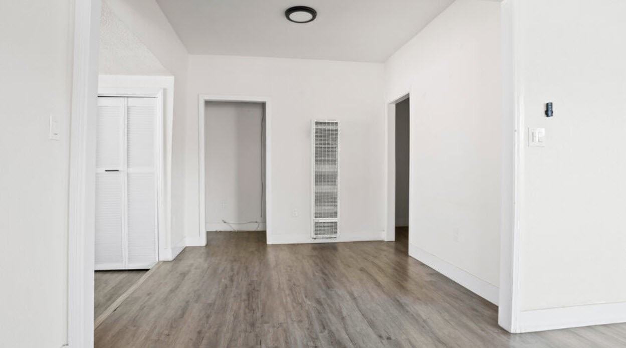 891 E 6th St - Photo 4 of 11