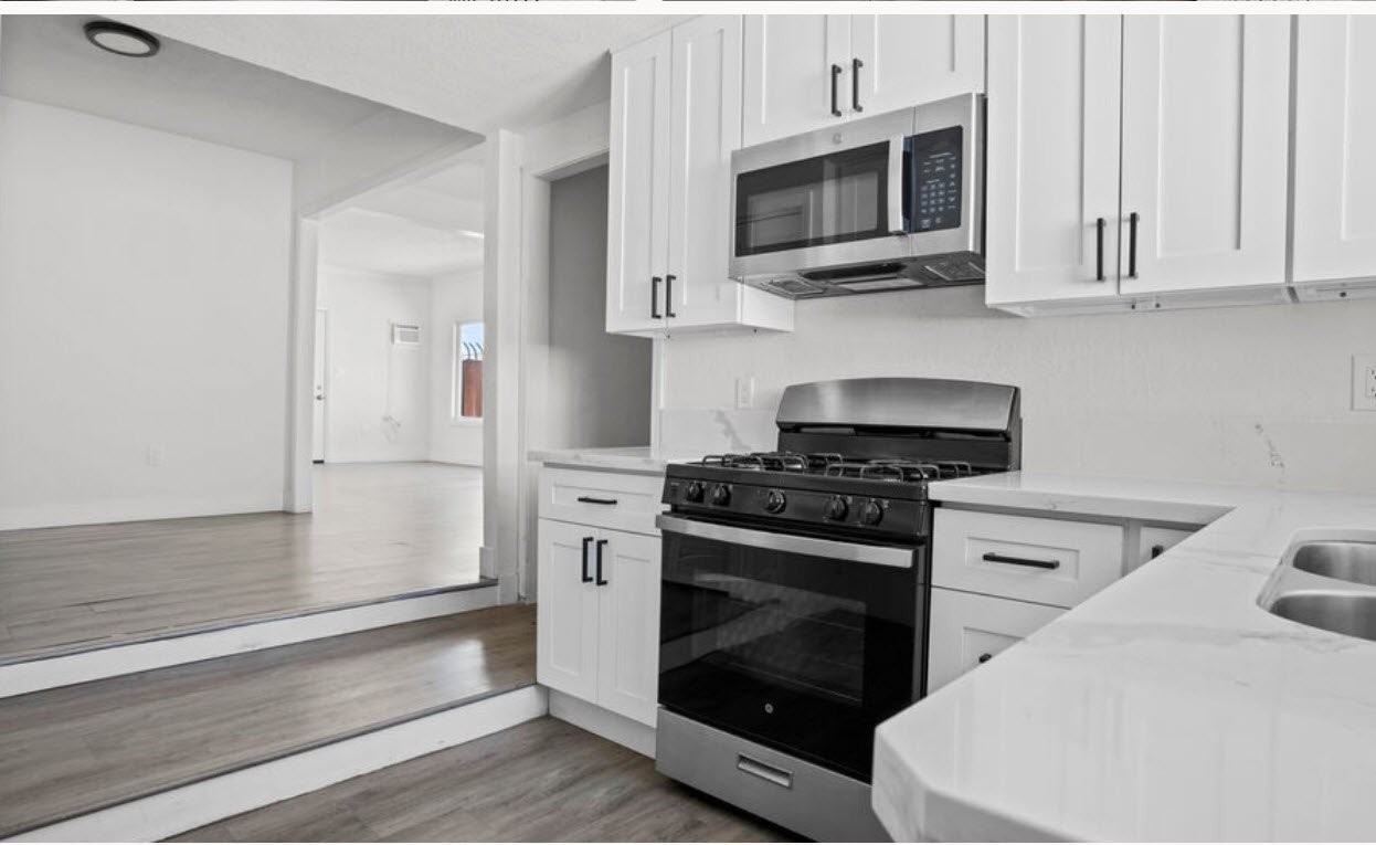 891 E 6th St - Photo 7 of 11