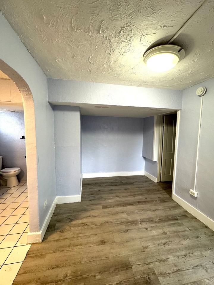 828 E St #6 - Photo 2 of 7