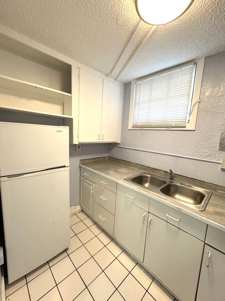 828 E St #6 - Photo 4 of 7