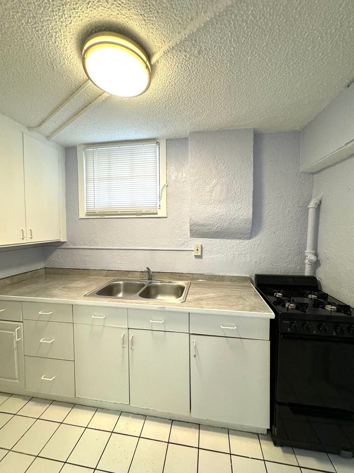 828 E St #6 - Photo 5 of 7