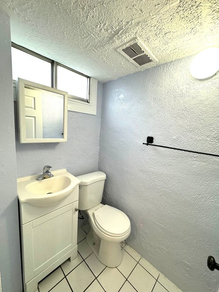828 E St #6 - Photo 6 of 7