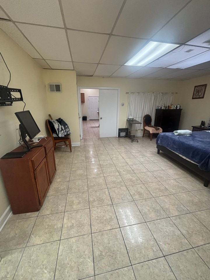 3043 W Montrose Ave #B - Photo 4 of 5