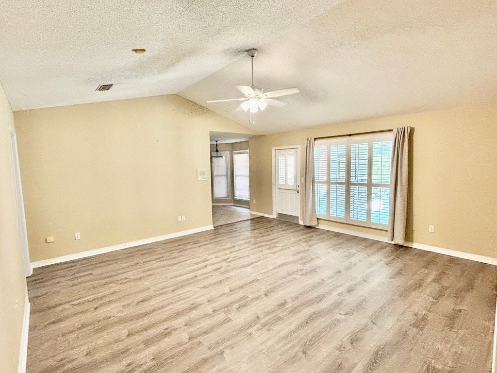 640 Wedgewood Dr - Photo 4 of 19