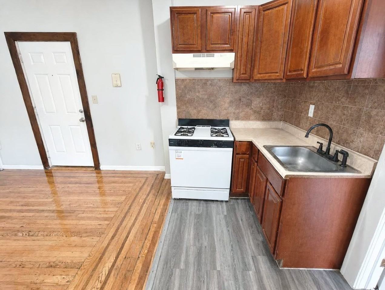 658 Sandrord Ave #G - Photo 2 of 9