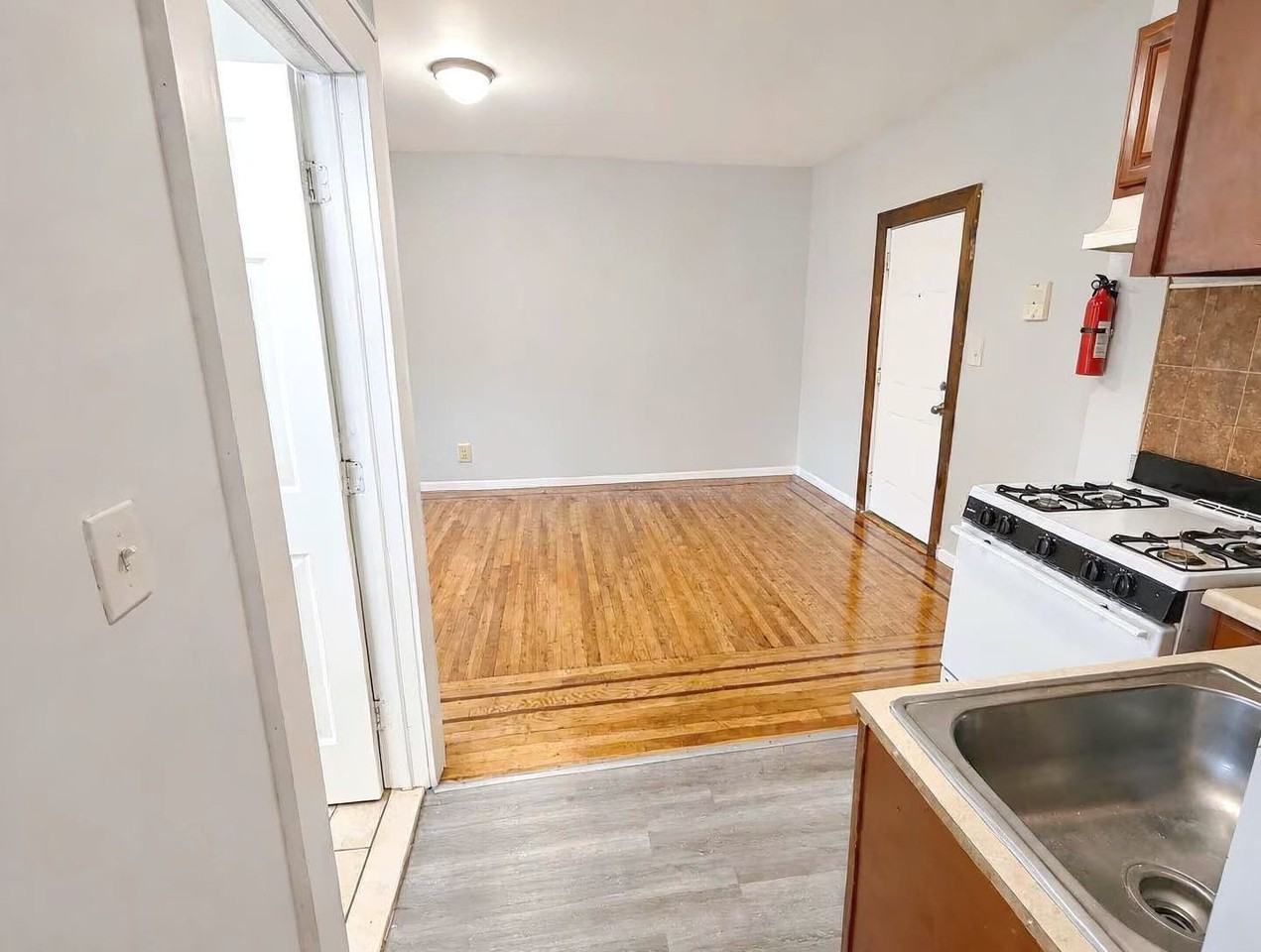 658 Sandrord Ave #G - Photo 3 of 9