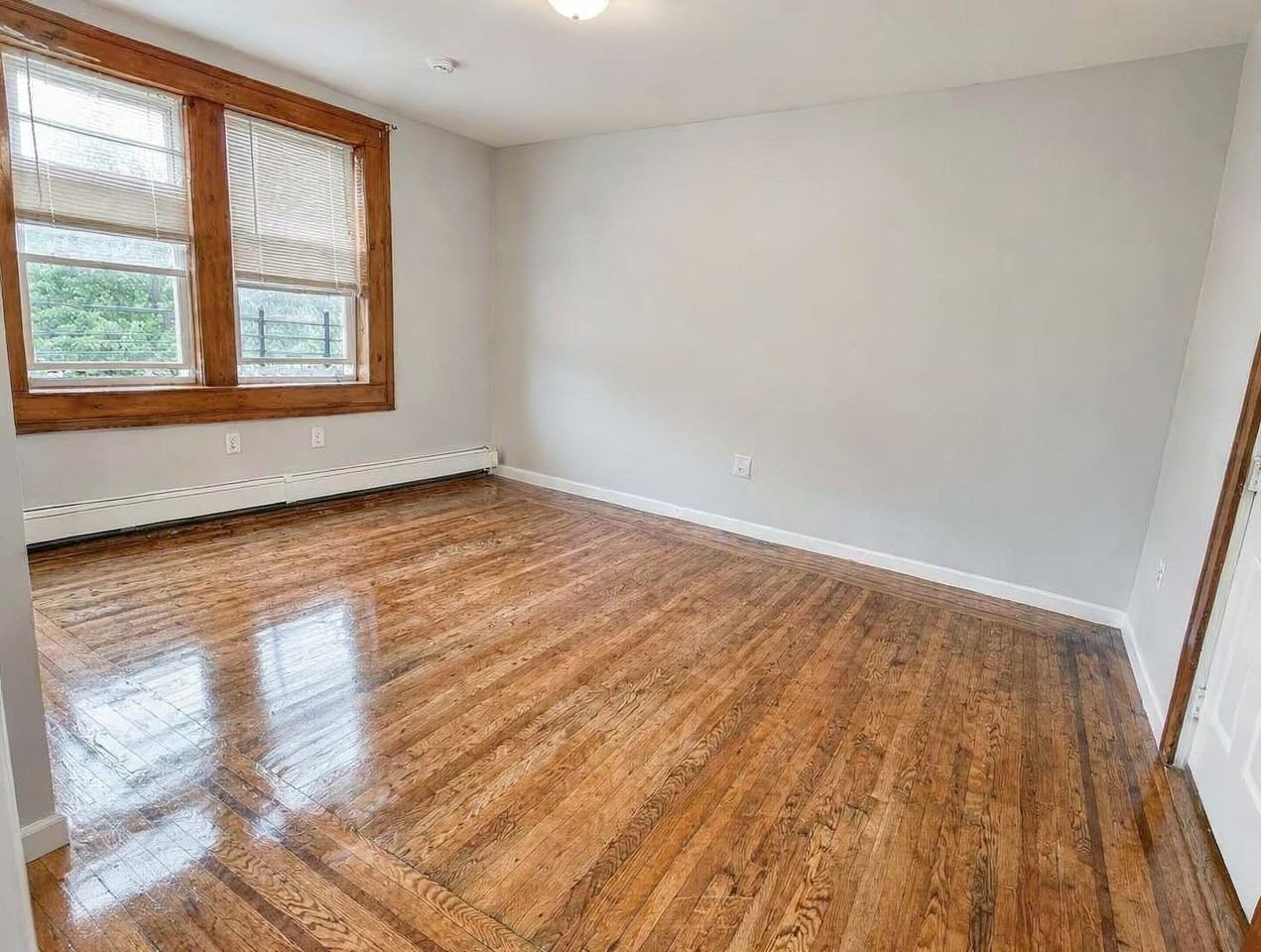 658 Sandrord Ave #G - Photo 4 of 9