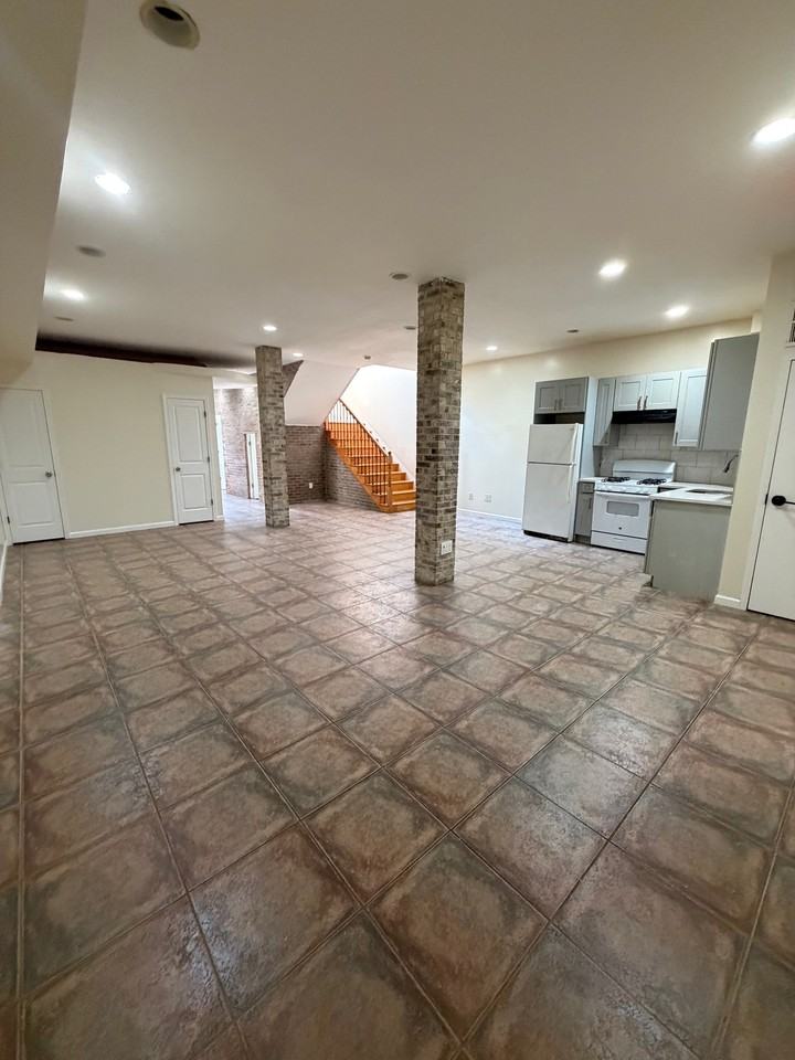 326 Bloomfield Ave #2 - Photo 2 of 14