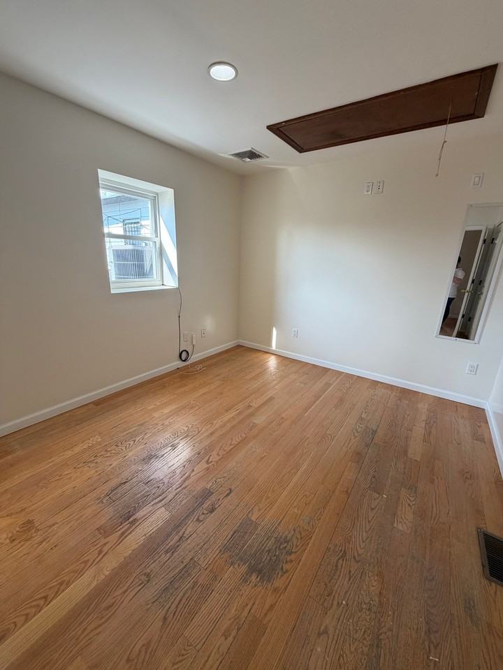 326 Bloomfield Ave #2 - Photo 7 of 14