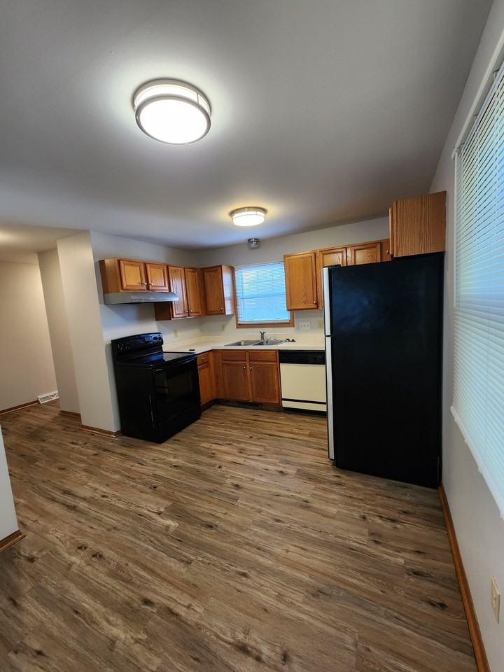 4835 44th Ct - Photo 4 of 13