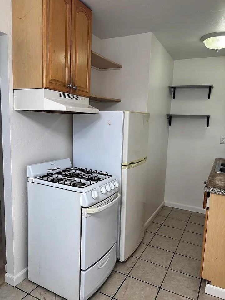 3676 Euclid Ave - Photo 6 of 16