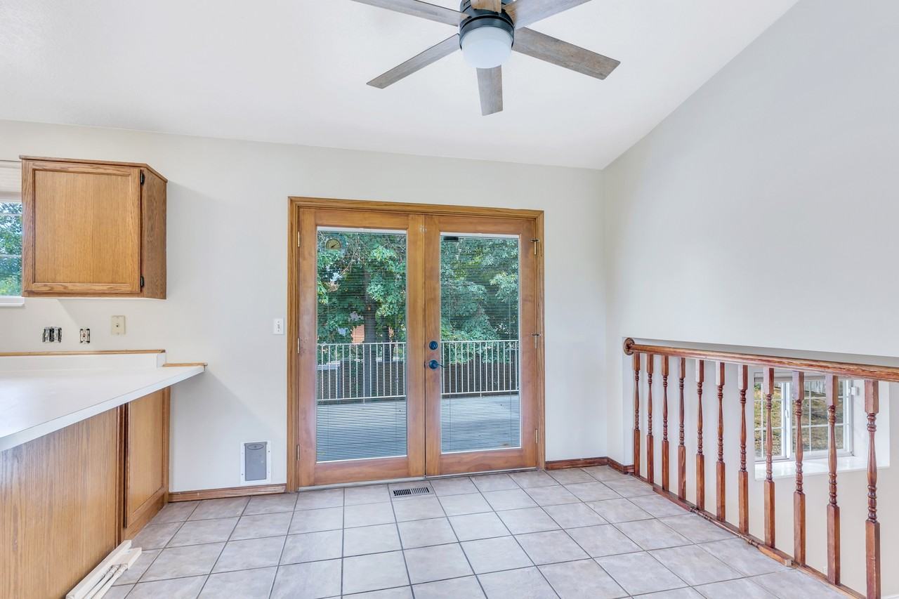 1033 E Castle Rock Rd #1 - Photo 4 of 26
