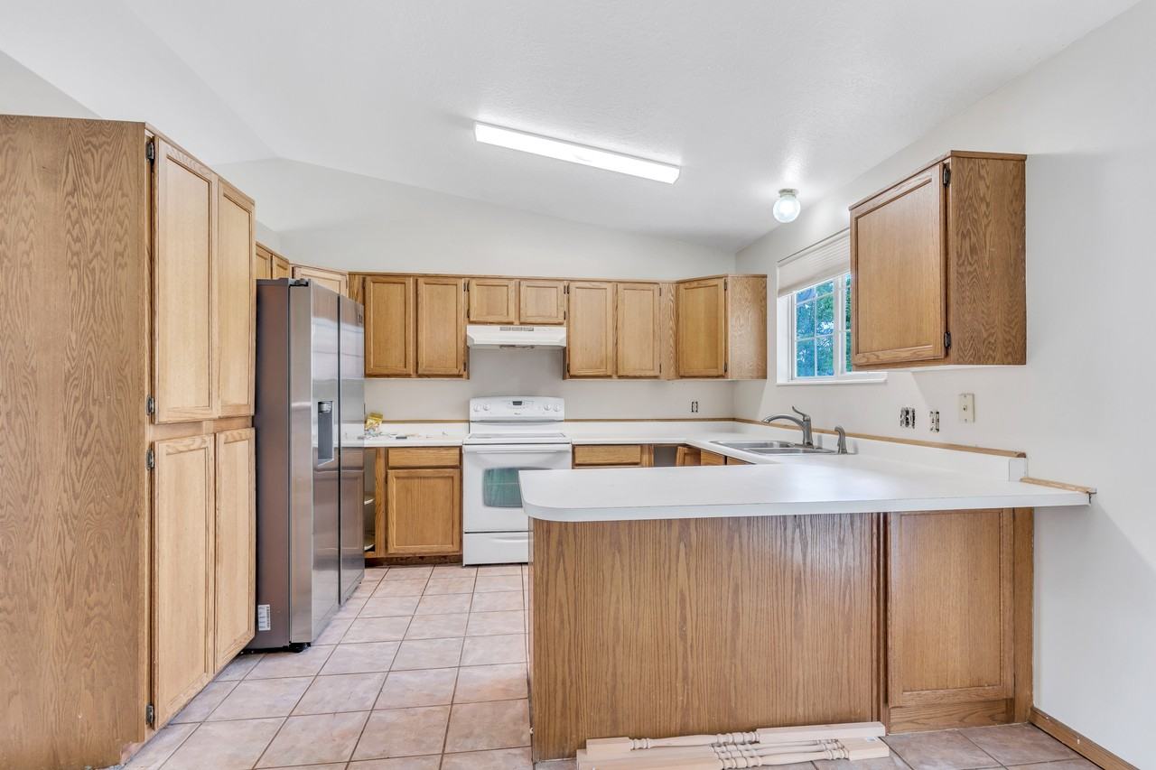 1033 E Castle Rock Rd #1 - Photo 6 of 26