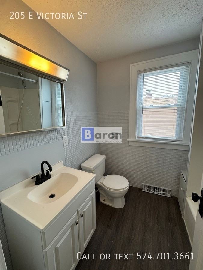 205 E Victoria St - Photo 7 of 16