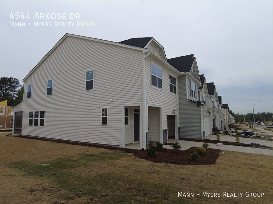 4944 Arkose Dr - Photo 3 of 36