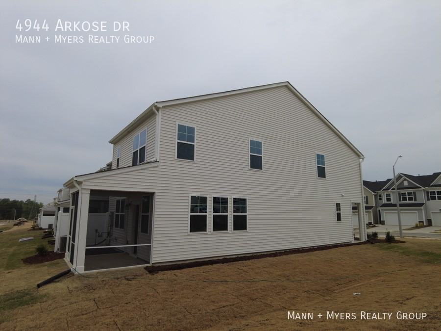 4944 Arkose Dr - Photo 4 of 36