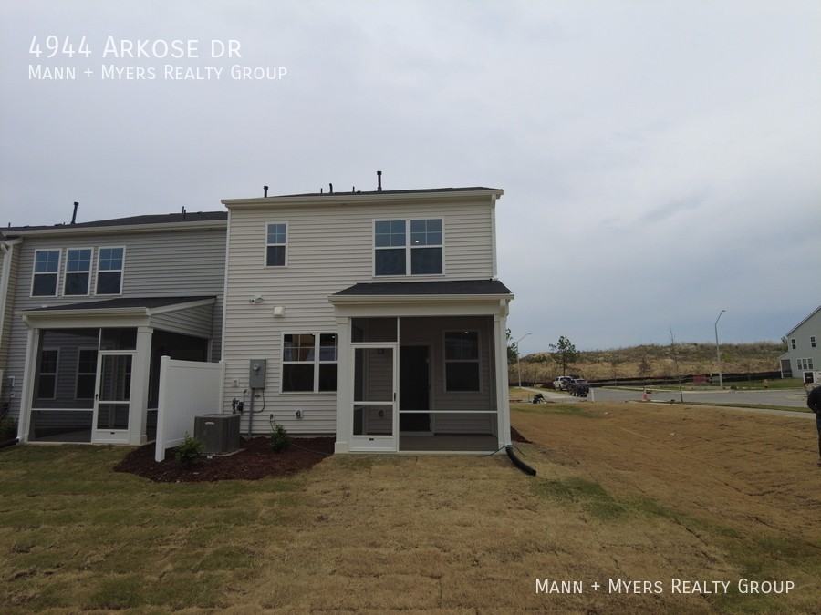 4944 Arkose Dr - Photo 5 of 36