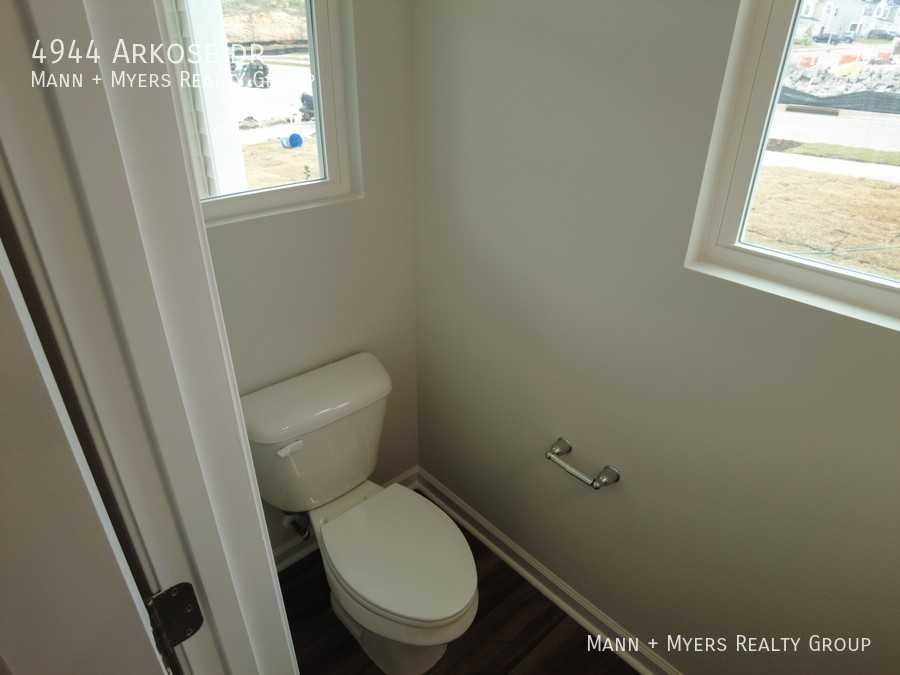 4944 Arkose Dr - Photo 6 of 36