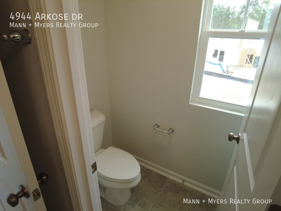 4944 Arkose Dr - Photo 7 of 36