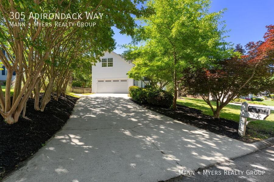 305 Adirondack Way - Photo 4 of 46