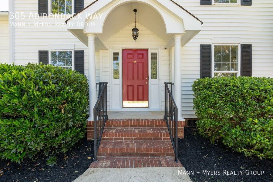 305 Adirondack Way - Photo 5 of 46