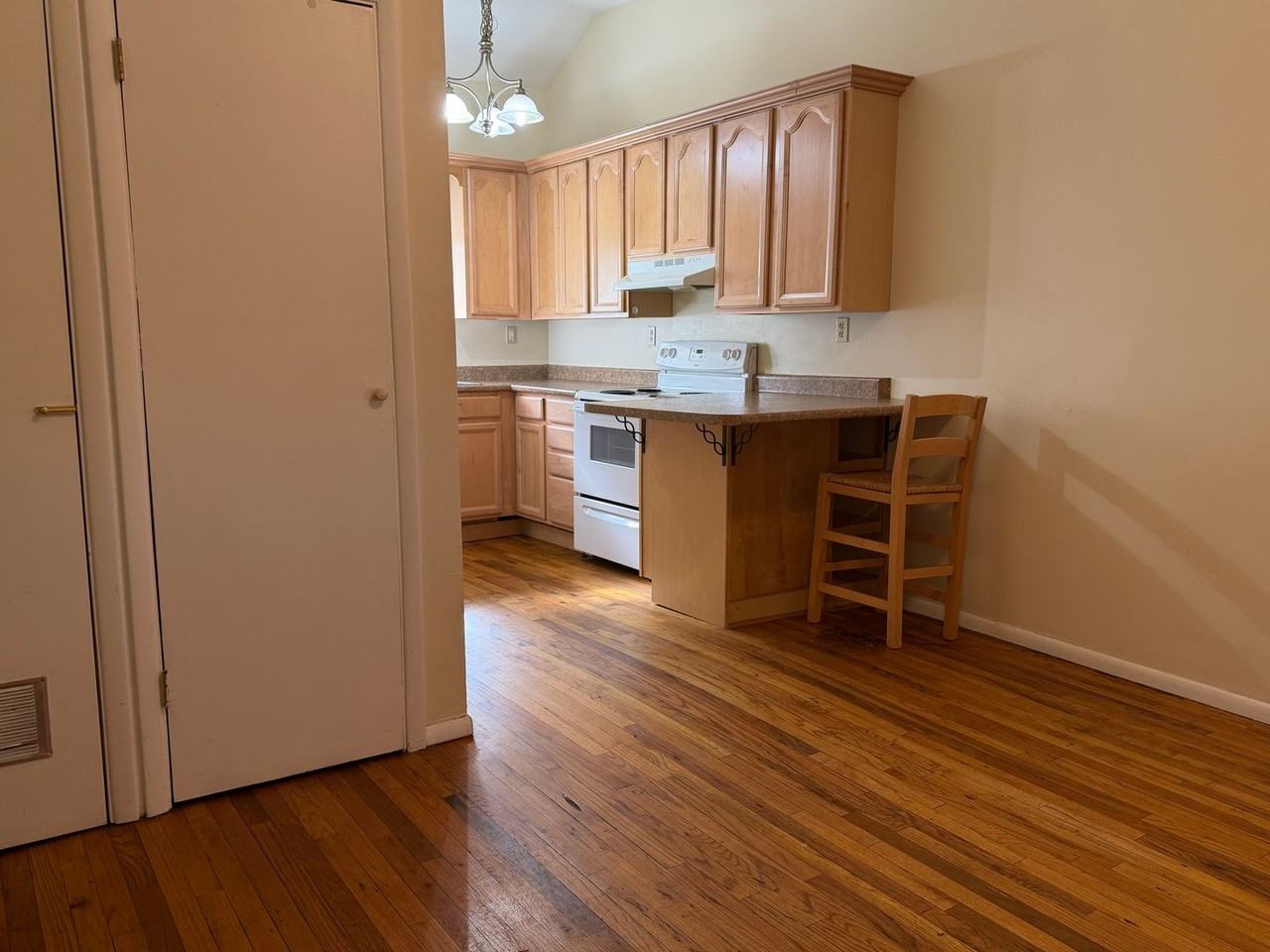 648 E 2nd St - Photo 5 of 11