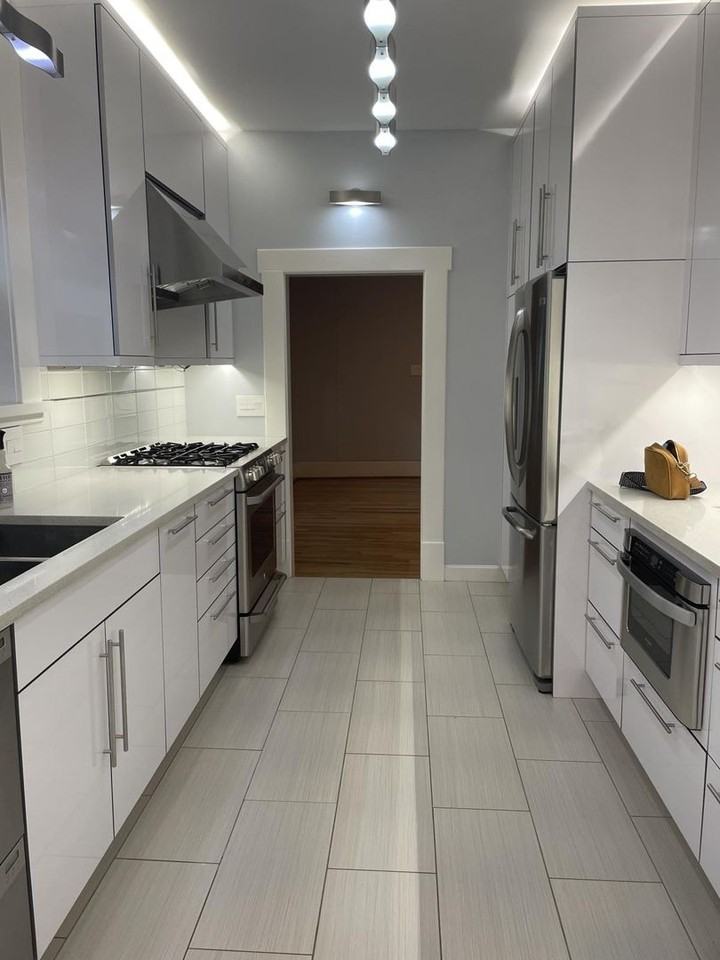 526 E 3rd Ave - Photo 4 of 20