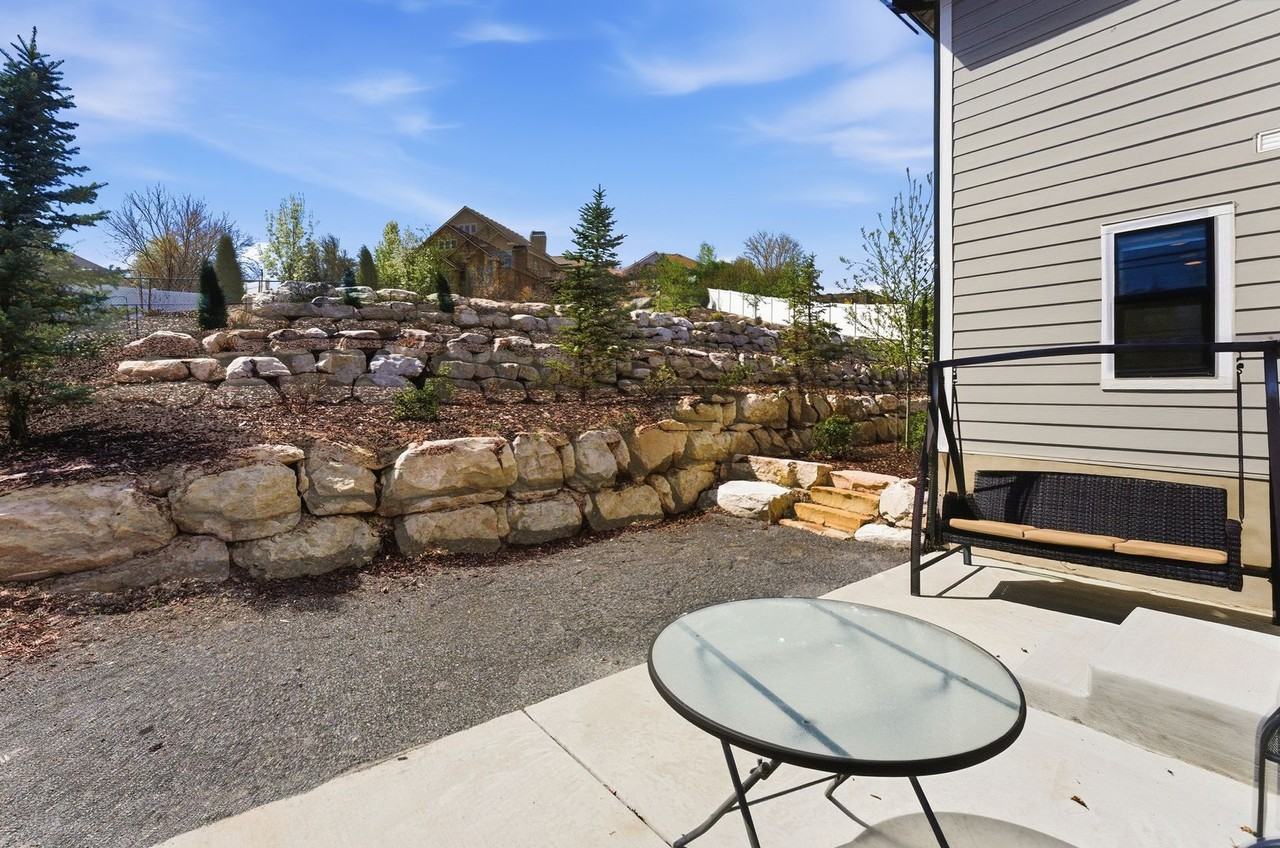 11716 S Meeks Ct - Photo 4 of 49